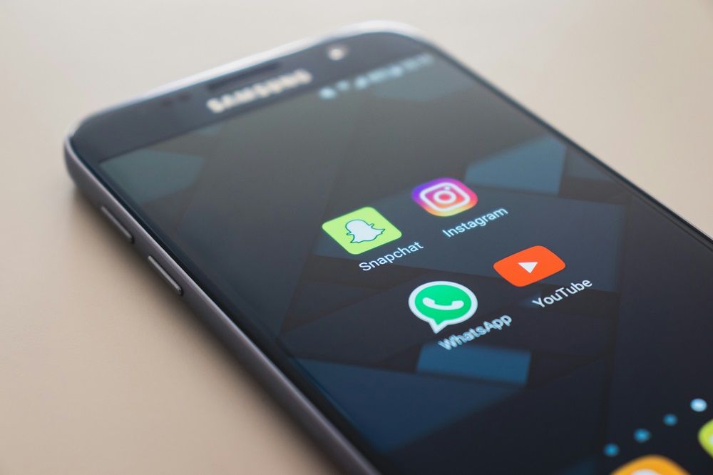 second-hand smartphones, pre-owned smartphones, used smartphone, mobile devices on Junk Mail, Photo by Christian Wiediger on Unsplash.jpg