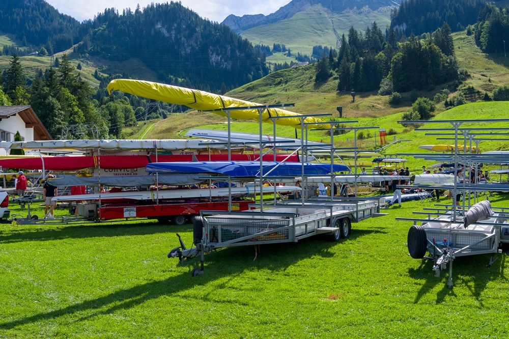 trailer for your business or personal, caravans, campers and trailers on Junk Mail, Photo by Jean-Paul Wettstein on Pexels.jpg