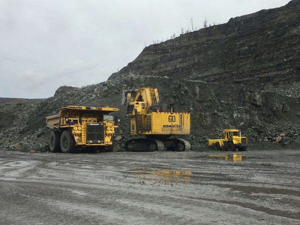 types of heavy equipment, heavy equipment used in mining, heavy equipment on Truck & Trailer, machinery for sale, Photo by Vladimir Patkachakov on Unsplash.jpg
