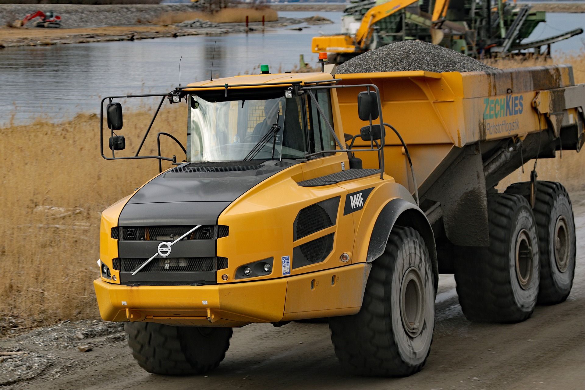 volvo-g09dd0ccf9_1920.jpg