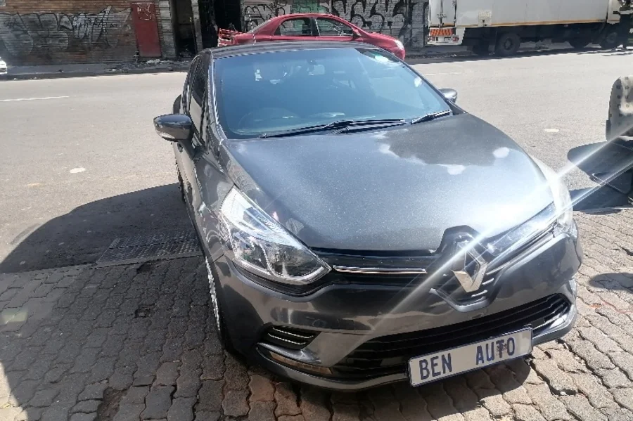 Used  2017 Renault Clio 1.4 Expression 5-door - Ben Auto