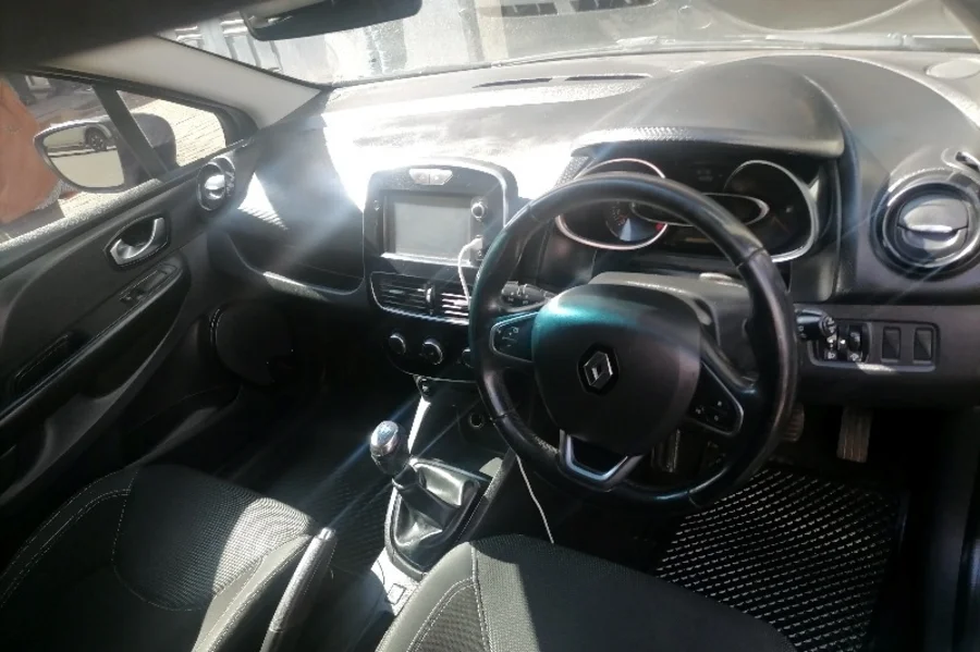 Used  2017 Renault Clio 1.4 Expression 5-door - Ben Auto