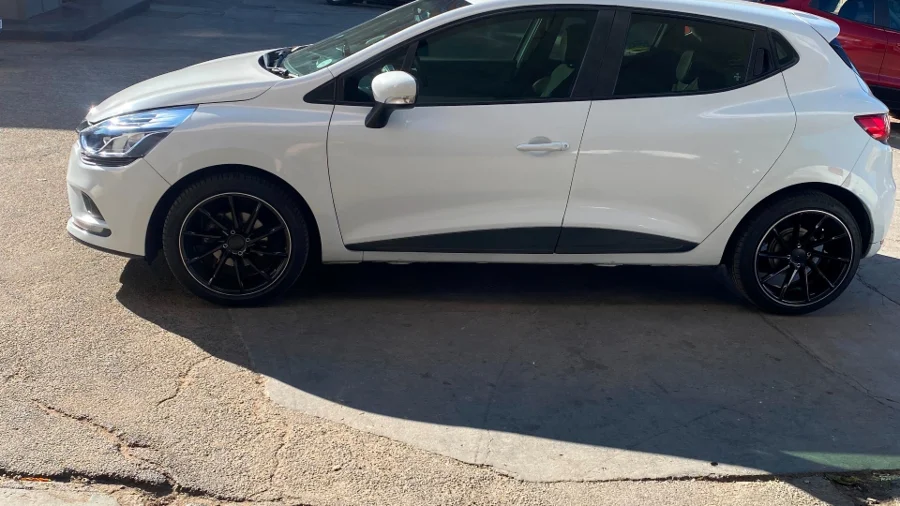 Used  2019 Renault Clio 1.4 Extreme 5-door - Frank Reinah Auto Investments