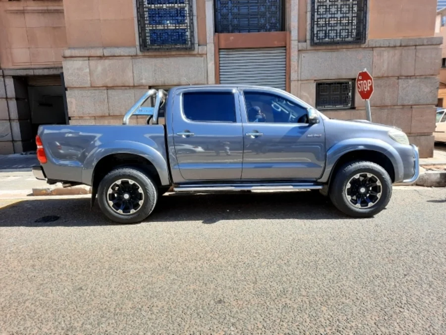 Used 2012 Toyota Hilux 3.0D-4D double cab 4x4 Raider auto - Marshalltown Auto Ridez Used 2012 Toyota Hilux 3.0D-4D double cab 4x4 Raider auto - Marshalltown Auto Ridez