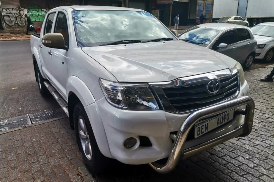 Used 2010 Toyota Hilux 4.0 V6 double cab 4x4 Legend 50 - Ben Auto Used 2010 Toyota Hilux 4.0 V6 double cab 4x4 Legend 50 - Ben Auto