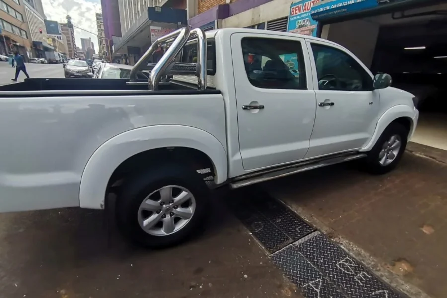 Used 2010 Toyota Hilux 4.0 V6 double cab 4x4 Legend 50 - Ben Auto Used 2010 Toyota Hilux 4.0 V6 double cab 4x4 Legend 50 - Ben Auto
