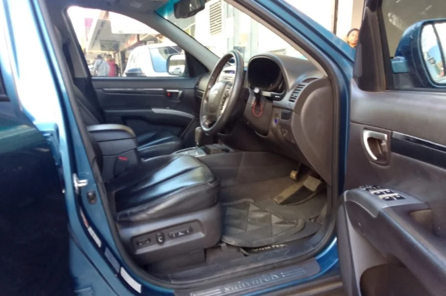 Used 2013 Hyundai Santa Fe 2.2CRDi 7-seater - Andy Auto Used 2013 Hyundai Santa Fe 2.2CRDi 7-seater - Andy Auto