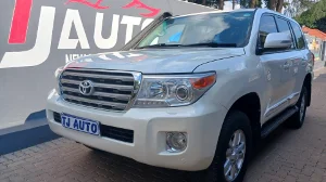 Used  2013 Toyota Land Cruiser 76 4.5D-4D V8 station wagon LX