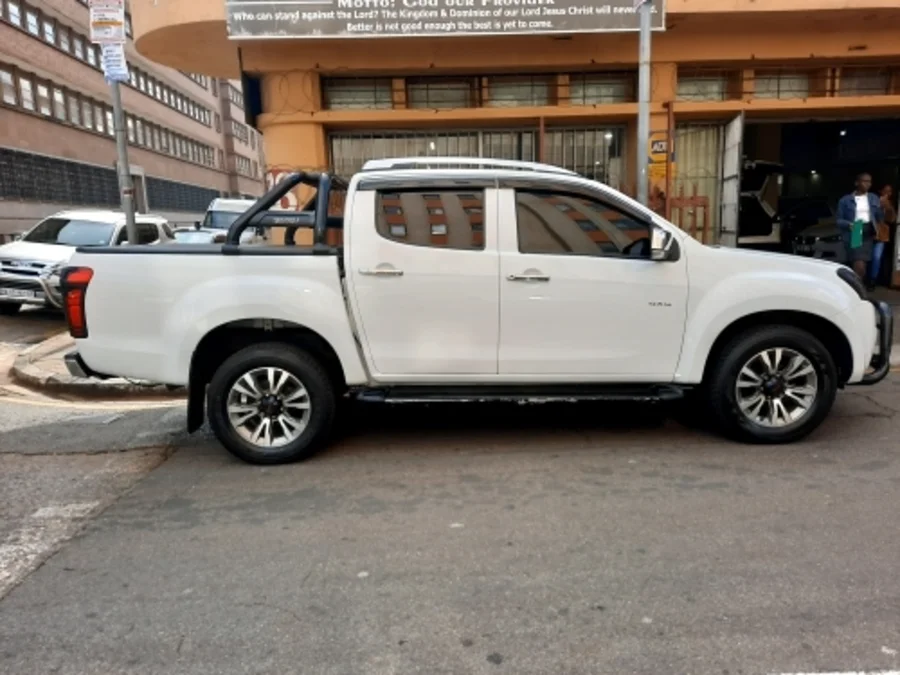 Used  2015 Isuzu KB 300D-Teq double cab 4x4 LX - Marshalltown Auto Ridez