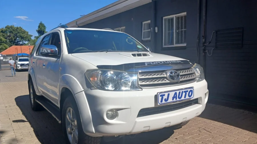 Used  2010 Toyota Fortuner 3.0D-4D 4x4 auto - TJ Auto Car Sales