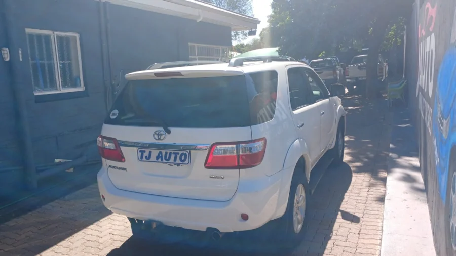 Used  2010 Toyota Fortuner 3.0D-4D 4x4 auto - TJ Auto Car Sales