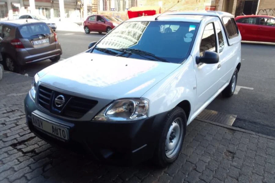 Used  2023 Nissan NP200 1.6i safety pack - Andy Auto