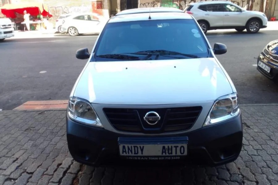 Used  2023 Nissan NP200 1.6i safety pack - Andy Auto