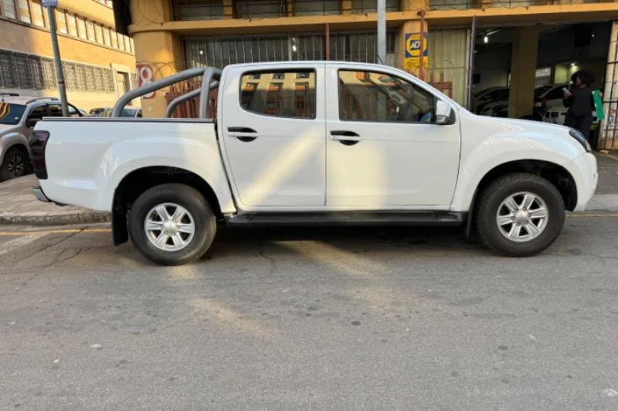 Used 2014 Isuzu KB 250D-Teq double cab Hi-Rider - Marshalltown Auto Ridez Used 2014 Isuzu KB 250D-Teq double cab Hi-Rider - Marshalltown Auto Ridez