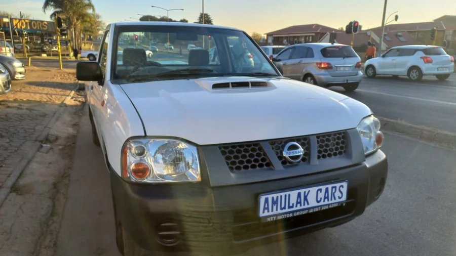 Used  2020 Nissan NP300 Hardbody 2.5TDi (aircon) - Amulak Cars