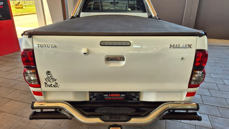 Used  2015 Toyota Hilux 3.0D-4D Xtra cab Raider Dakar edition - Highway Motors