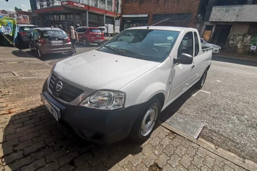 Used  2021 Nissan NP200 1.6i safety pack - Ben Auto