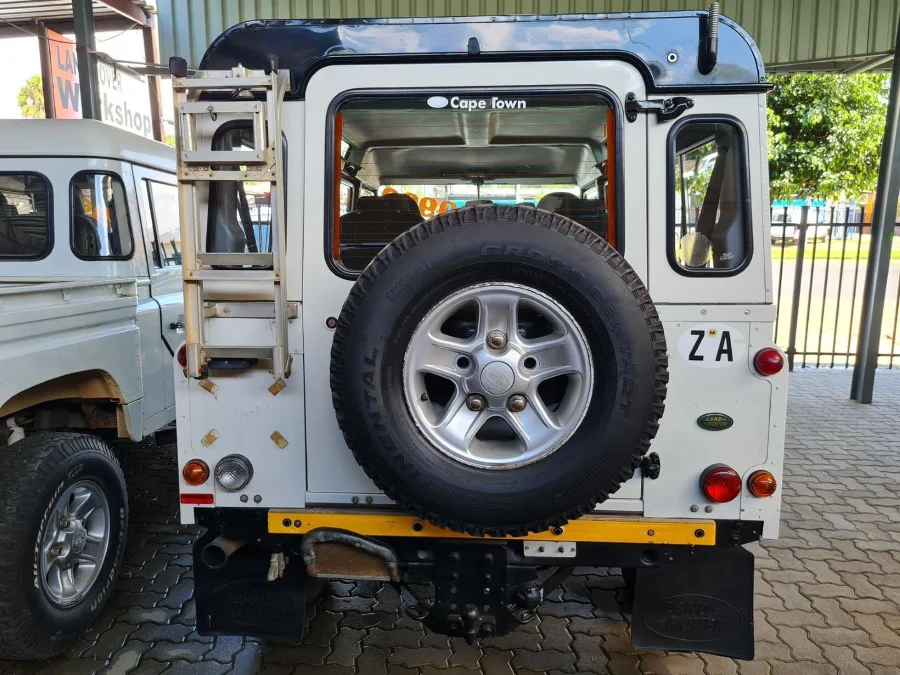 Used  2010 Land Rover Defender 110 TD multi-purpose - Auto Ezi Motors