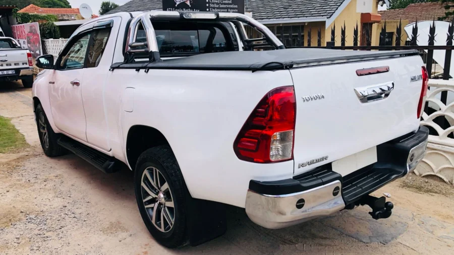 Used 2018 Toyota Hilux 2.8GD-6 Xtra cab Raider Dakar - SG Cars Used 2018 Toyota Hilux 2.8GD-6 Xtra cab Raider Dakar - SG Cars