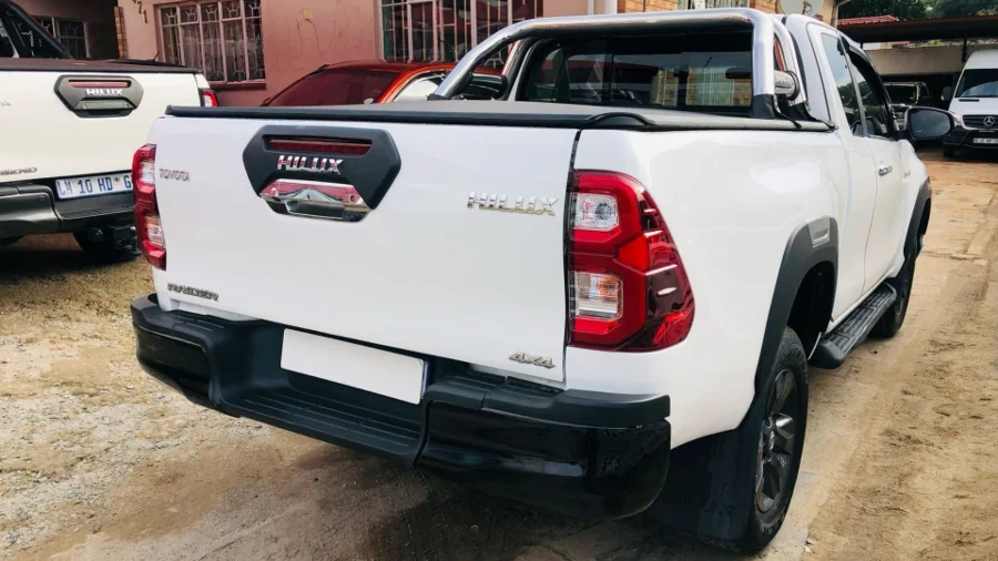 Used  2017 Toyota Hilux 2.8GD-6 Xtra cab 4x4 Raider Dakar - SG Cars