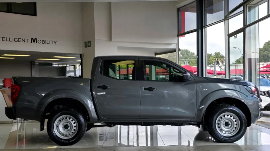 New  2024 Nissan Navara 2.5DDTi double cab SE manual - Bidvest McCarthy Nissan Germiston
