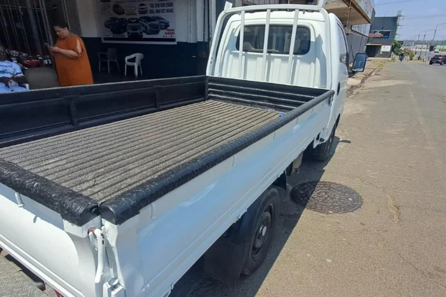 Used  2015 Hyundai H-100 Bakkie 2.6D deck (aircon) - Uptown Cars