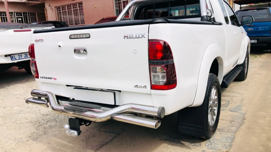 Used 2015 Toyota Hilux 3.0D-4D Xtra cab 4x4 Raider - SG Cars Used 2015 Toyota Hilux 3.0D-4D Xtra cab 4x4 Raider - SG Cars