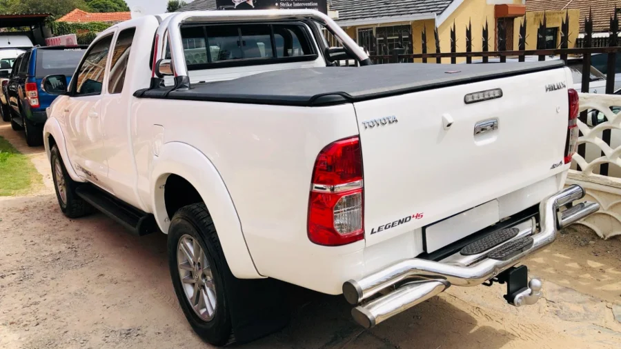 Used 2015 Toyota Hilux 3.0D-4D Xtra cab 4x4 Raider - SG Cars Used 2015 Toyota Hilux 3.0D-4D Xtra cab 4x4 Raider - SG Cars
