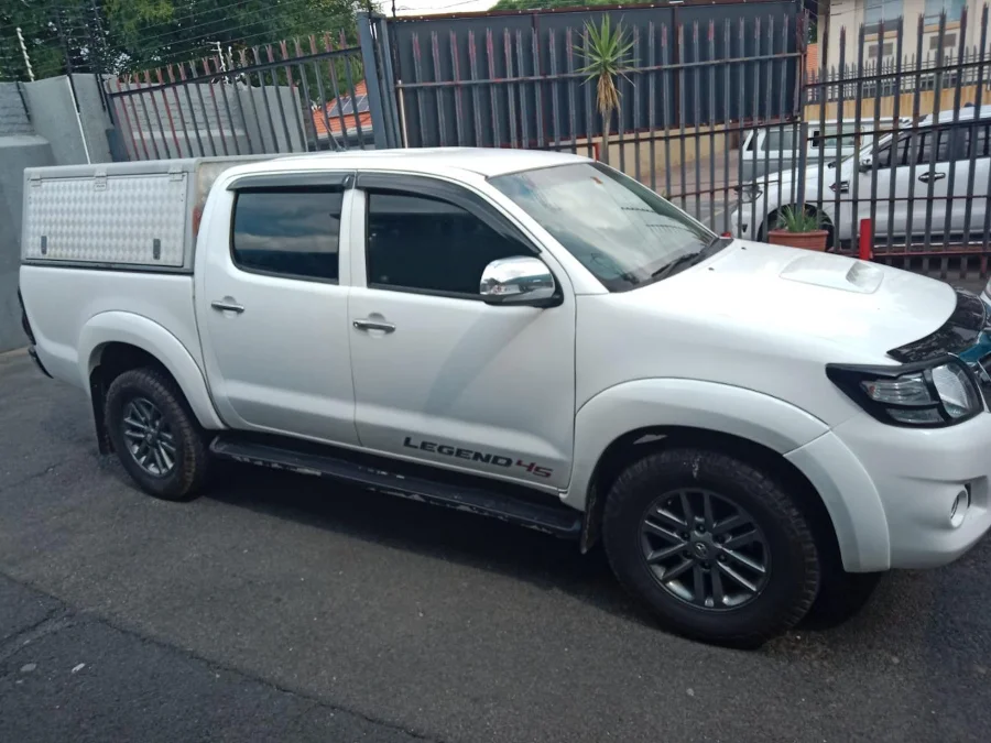Used  2014 Toyota Hilux 2.5D-4D double cab 4x4 SRX - GTT Motors