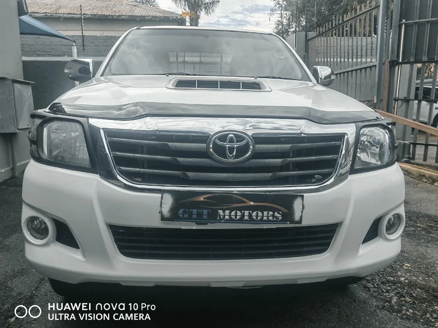 Used  2013 Toyota Hilux 3.0D-4D Xtra cab Raider Dakar edition - GTT Motors