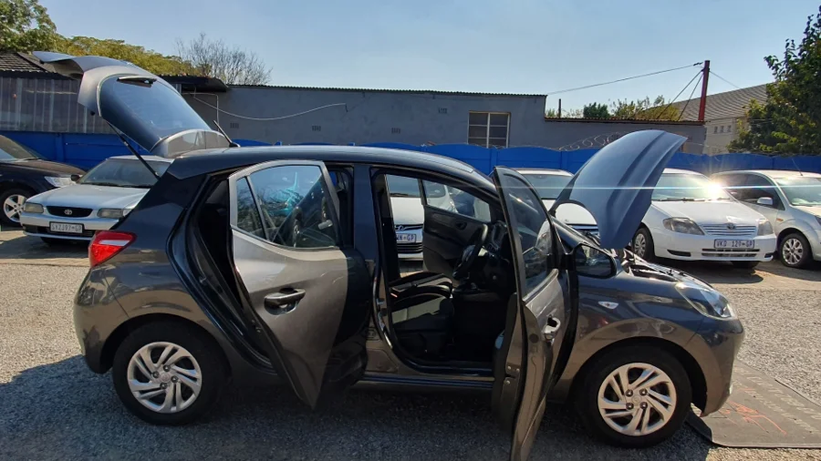 Used  2021 Hyundai Grand i10 1.2 Premium hatch - Nolly Motors Used  2021 Hyundai Grand i10 1.2 Premium hatch - Nolly Motors
