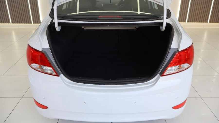 Used 2018 Hyundai Accent sedan 1.6 Fluid - Golden Era Motors Used 2018 Hyundai Accent sedan 1.6 Fluid - Golden Era Motors