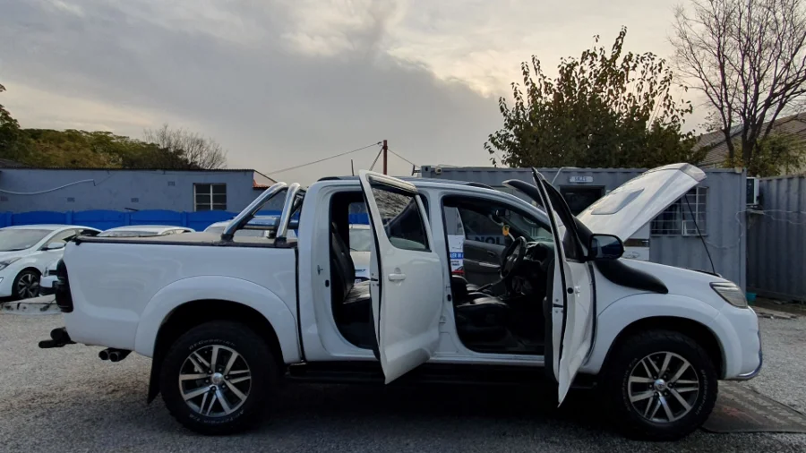 Used 2015 Toyota Hilux 2.8GD-6 double cab 4x4 Legend RS manual - Nolly Motors Used 2015 Toyota Hilux 2.8GD-6 double cab 4x4 Legend RS manual - Nolly Motors