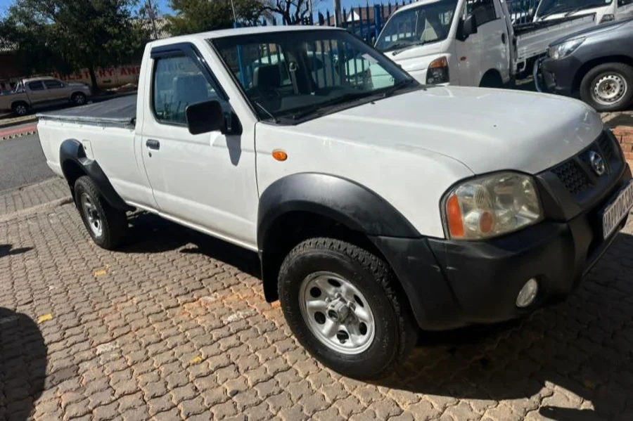 Used 2011 Nissan NP300 Hardbody 2.4 4x4 - Happy DC Motors Used 2011 Nissan NP300 Hardbody 2.4 4x4 - Happy DC Motors