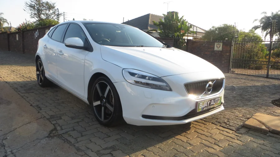 Used 2017 Volvo V40 T4 Momentum auto - Skyview Autos Used 2017 Volvo V40 T4 Momentum auto - Skyview Autos