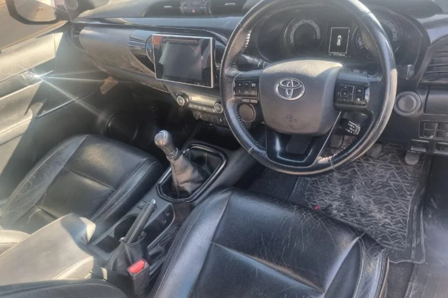 Used 2019 Toyota Hilux 3.0D-4D double cab 4x4 Raider Dakar edition auto - Carbase Auto Used 2019 Toyota Hilux 3.0D-4D double cab 4x4 Raider Dakar edition auto - Carbase Auto
