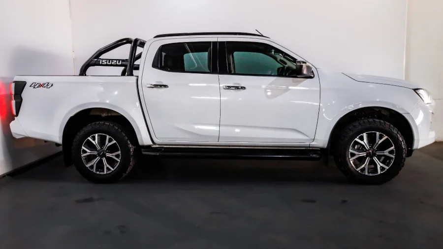 Used  2022 Isuzu D-Max 3.0TD double cab LSE 4x4 - Multi Franchise Silver Lakes