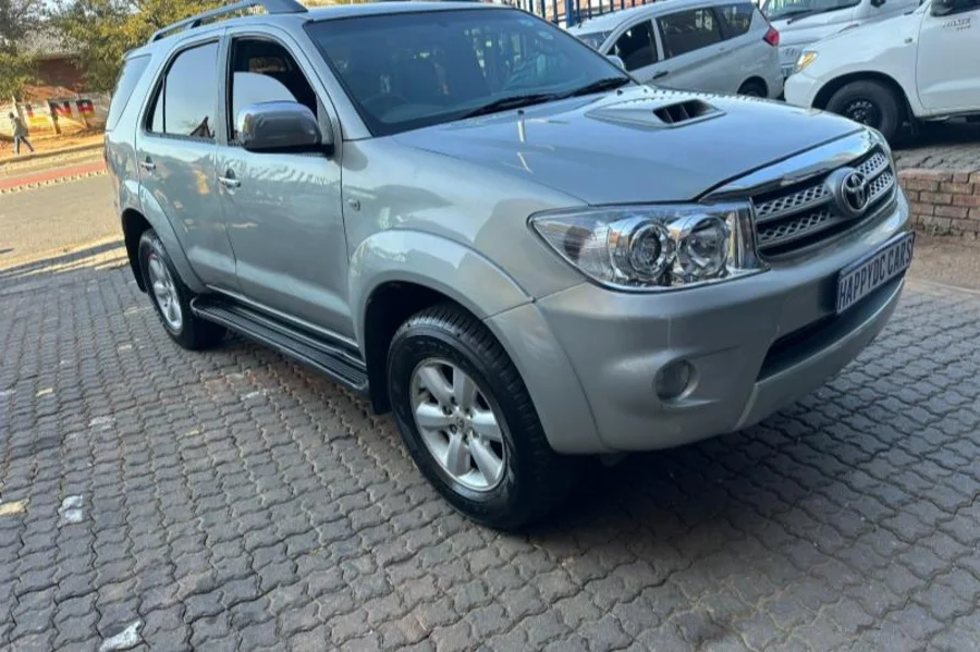 Used  2010 Toyota Fortuner 3.0D-4D - Happy DC Motors