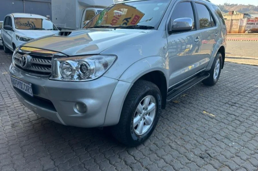 Used  2010 Toyota Fortuner 3.0D-4D - Happy DC Motors