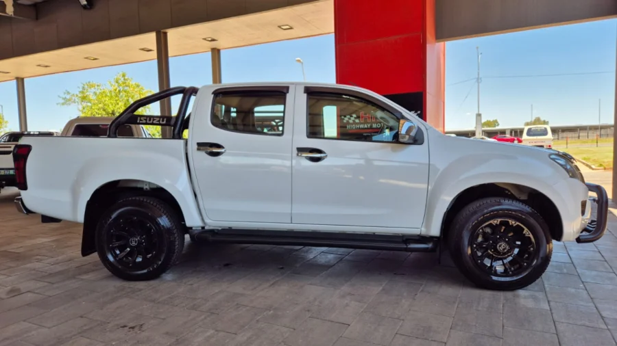 Used 2015 Isuzu KB 300D-Teq double cab LX - Highway Motors