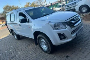 Used  2018 Isuzu D-Max 250 Fleetside chassis cab safety
