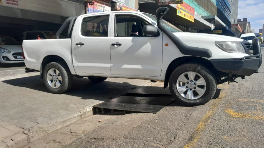 Used 2013 Toyota Hilux 2.5D-4D double cab 4x4 SRX - Carmart Auto Dealer Used 2013 Toyota Hilux 2.5D-4D double cab 4x4 SRX - Carmart Auto Dealer