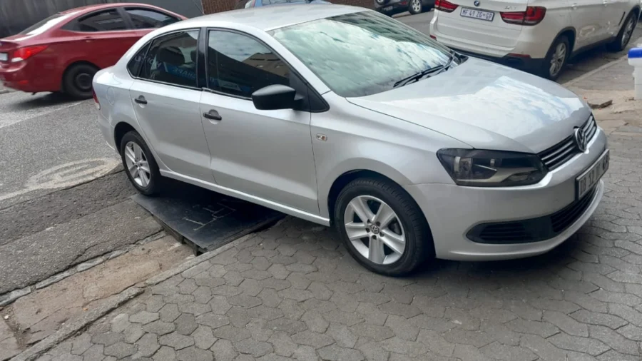 Used  2013 VW Polo sedan 1.4 Comfortline - Carmart Auto Dealer