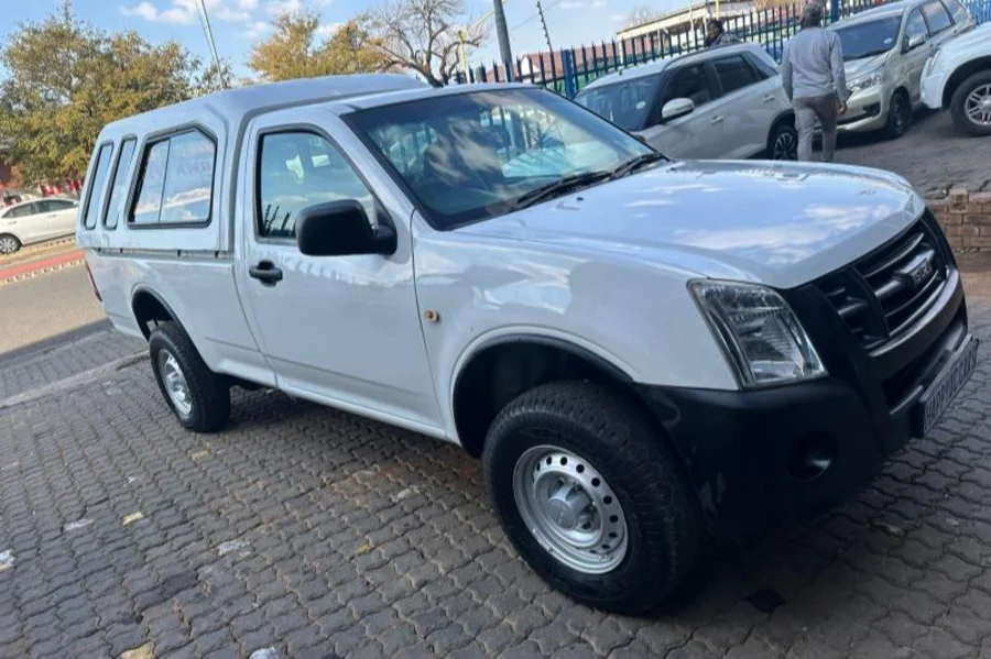 Used  2011 Isuzu KB 200 Fleetside - Happy DC Motors