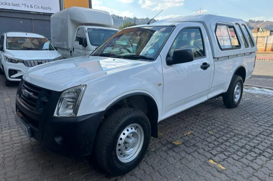Used  2011 Isuzu KB 200 Fleetside - Happy DC Motors