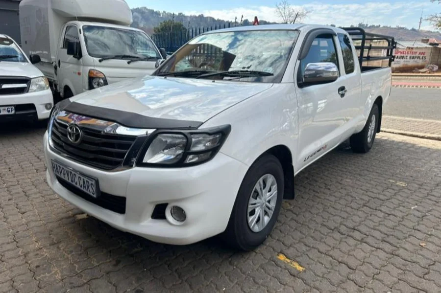 Used  2015 Toyota Hilux 2.5D-4D Xtra cab SRX - Happy DC Motors