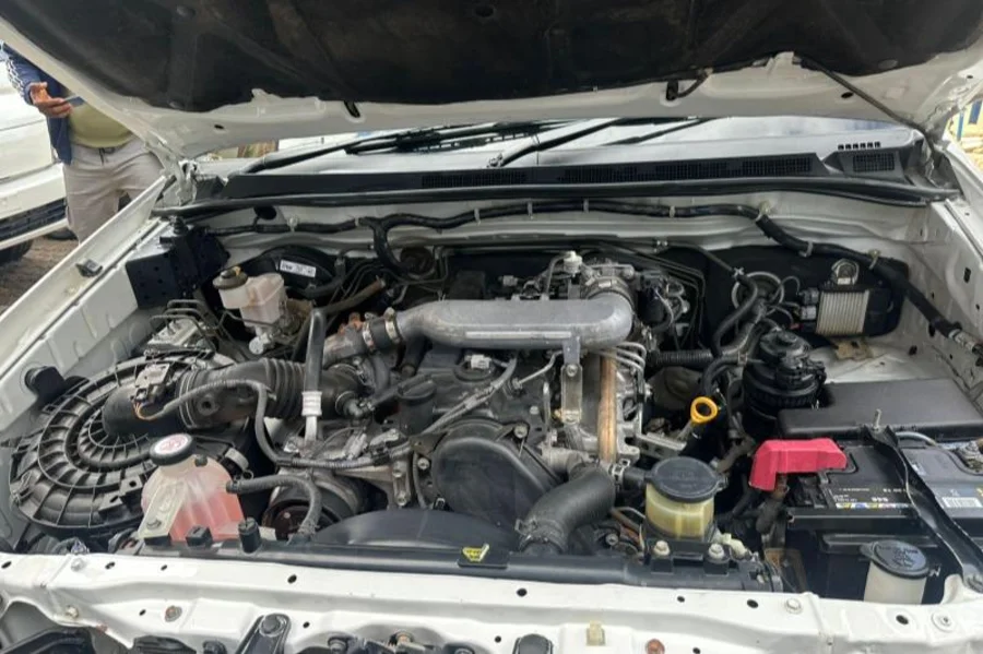 Used  2015 Toyota Hilux 2.5D-4D Xtra cab SRX - Happy DC Motors