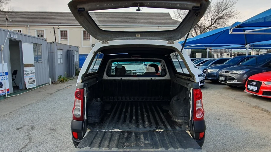 Used  2020 Nissan NP200 1.6i safety pack - Nolly Motors