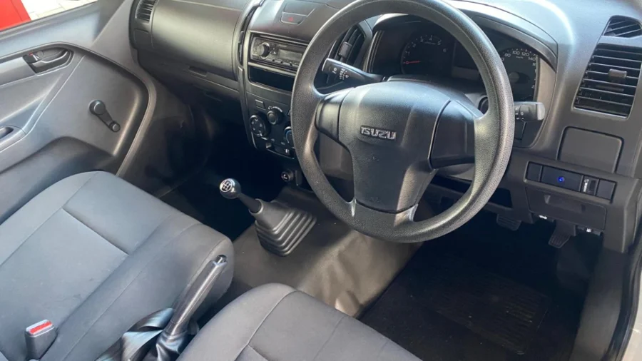 Used  2023 Isuzu D-Max Gen 6 250c single cab Fleetside - Highway Motors
