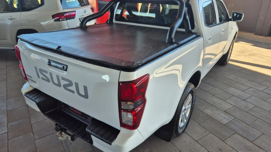 Used 2022 Isuzu D-Max 1.9TD double cab L manual - Highway Motors